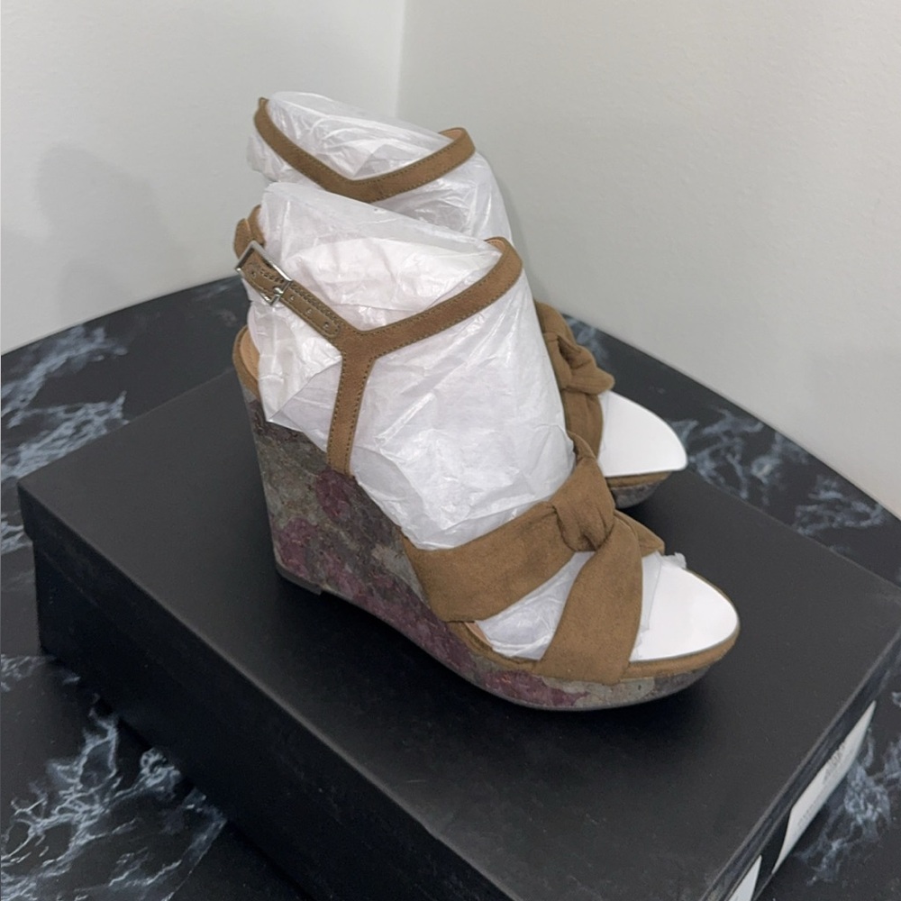 GILI Women’s Ankle Strap Wedge Heel Sandals Kahlie Willow Brown Camo Size 6 NEW - Picture 2 of 8